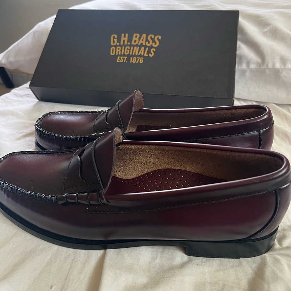 G.H. Bass & Co. Brown Leather Loafers Slip-On Style - Picture 5 of 7